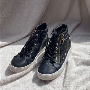 Juicy Couture Black and Gold Hugh Top Sneaker